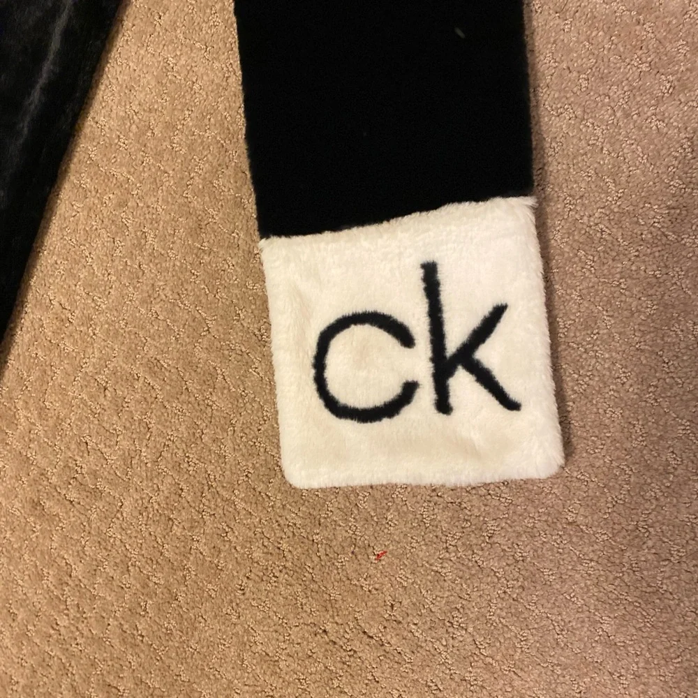 NWOT Calvin Klein - Unisex black/cream faux fur long scarf with CK logo